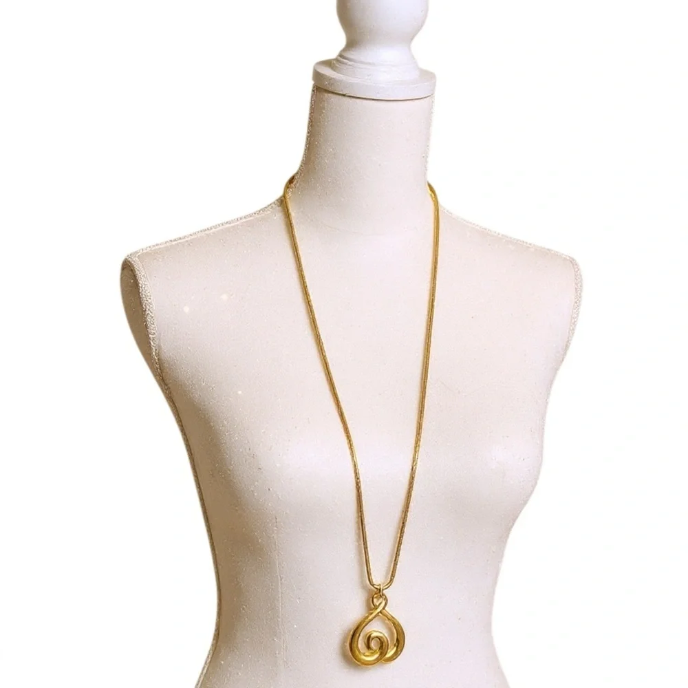 Anne Klein elegant vintage
